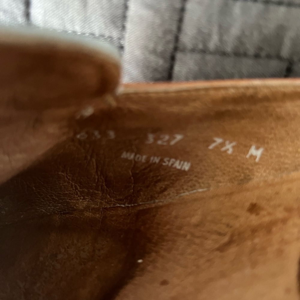 Tommy Bahamas woman’s leather mules - Picture 7 of 9